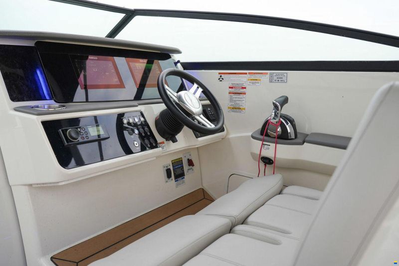Sea Ray Sundancer 290
