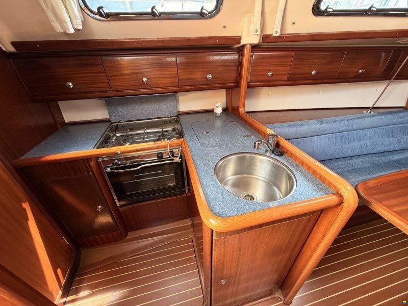 Bavaria 32