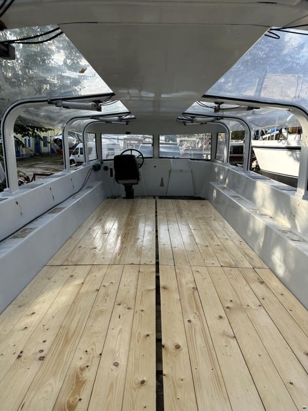 10 Ausflugsboot