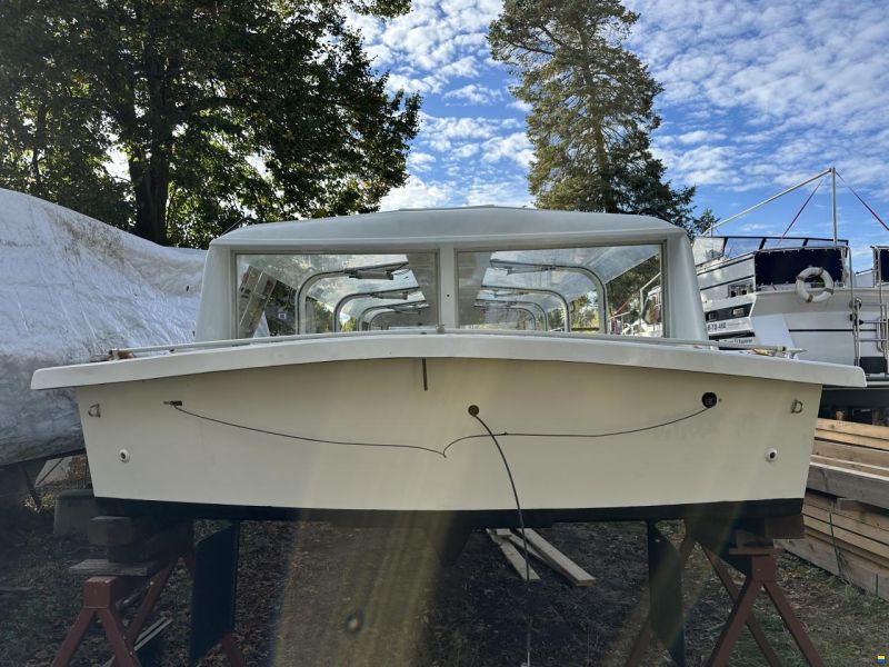 10 Ausflugsboot
