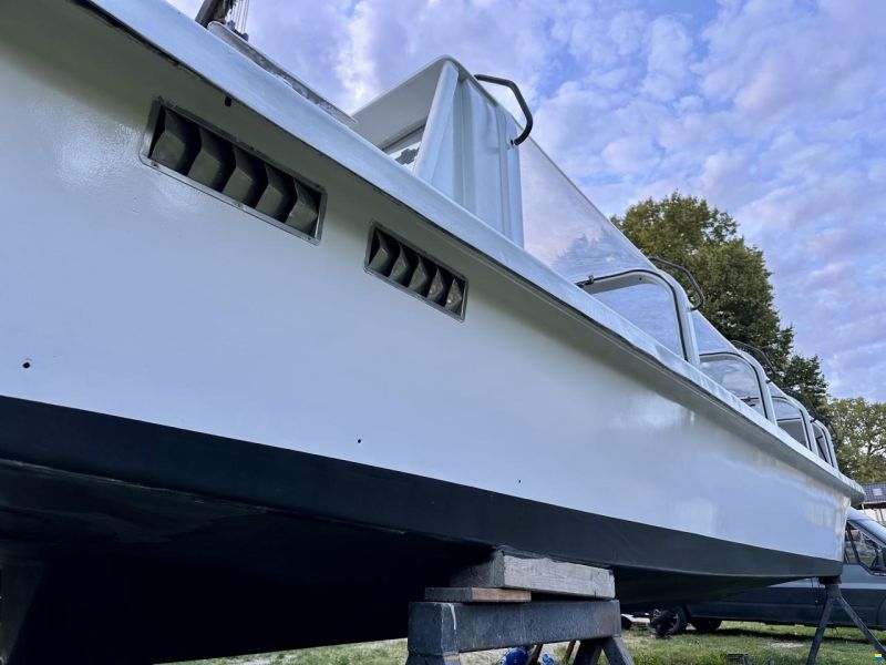 10 Ausflugsboot