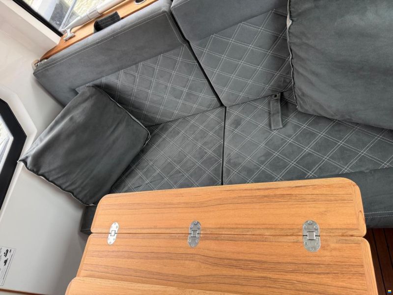 Axopar 28 AFT Cabin