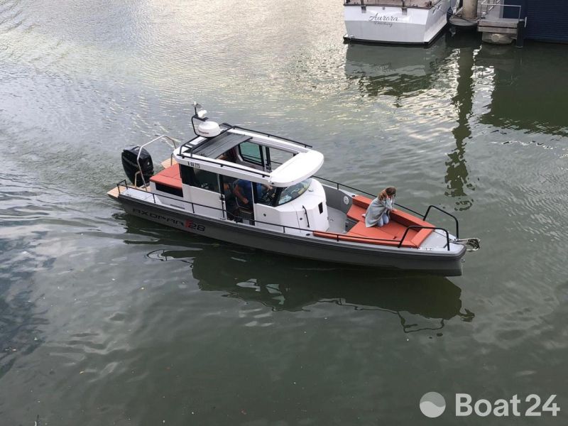 Axopar 28 AFT Cabin