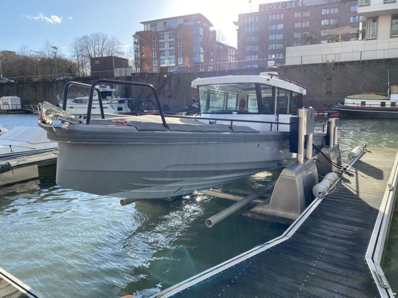 Axopar 28 AFT Cabin