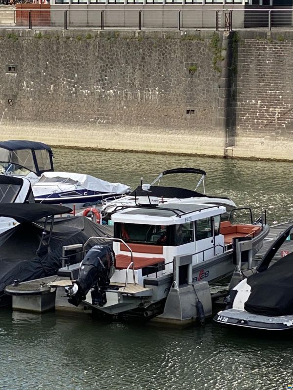 Axopar 28 AFT Cabin