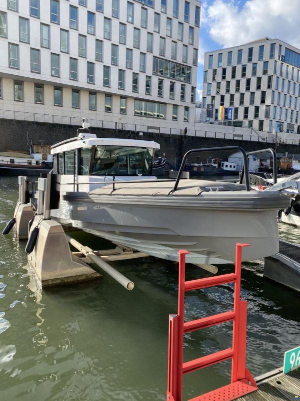 Axopar 28 AFT Cabin