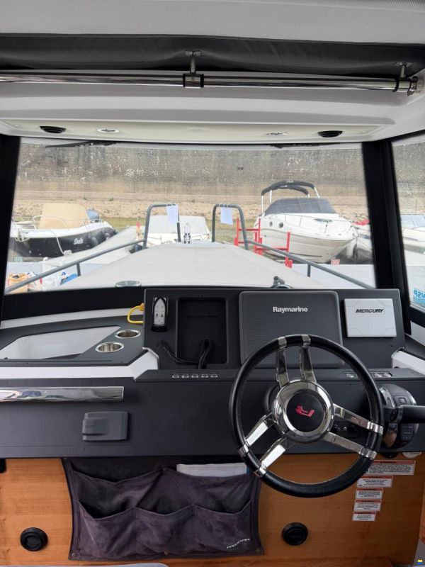 Axopar 28 AFT Cabin