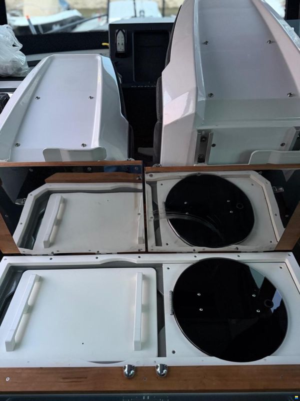 Axopar 28 AFT Cabin