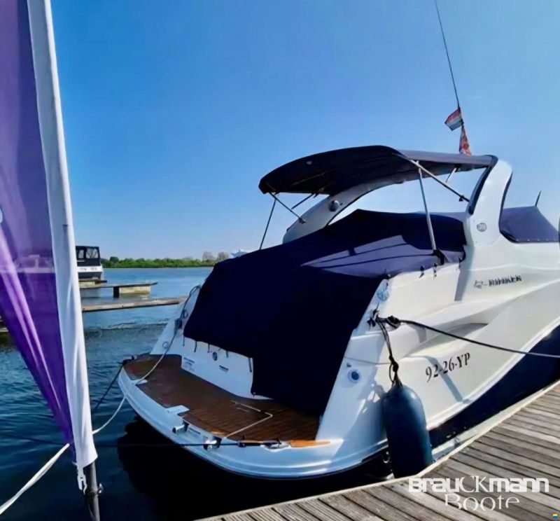 Rinker 310 Express Cruiser