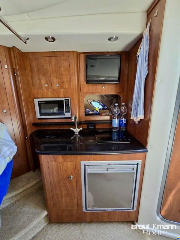 Rinker 310 Express Cruiser