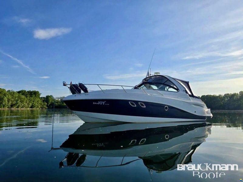 Rinker 310 Express Cruiser