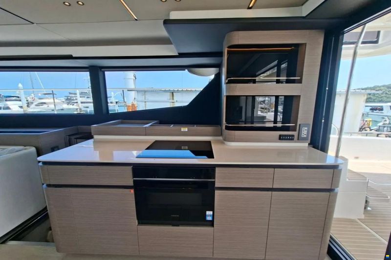 Leopard 53 Powercat