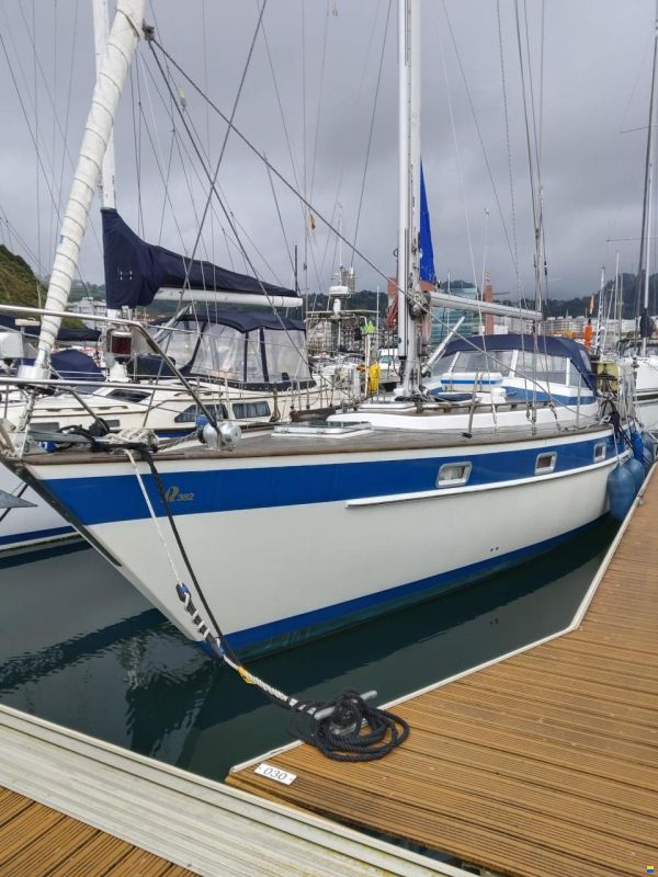 Hallberg-Rassy 382