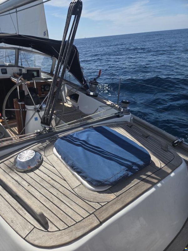 Hallberg-Rassy 382