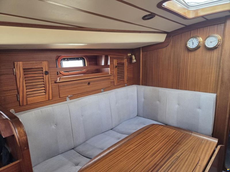Hallberg-Rassy 382