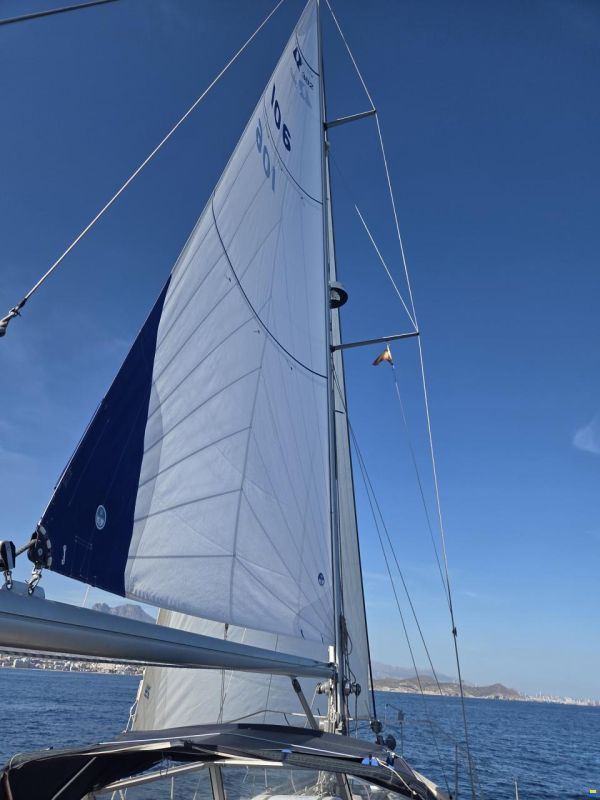 Hallberg-Rassy 382