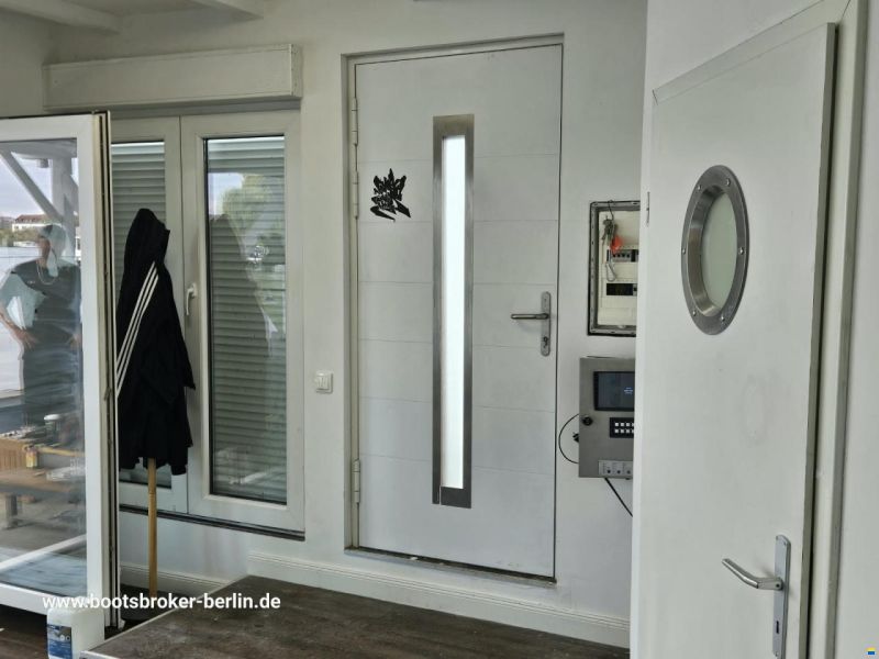 Floating Home Gabriella HBO 103