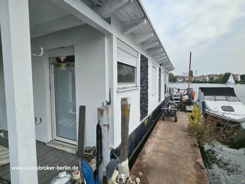 Floating Home Gabriella HBO 103
