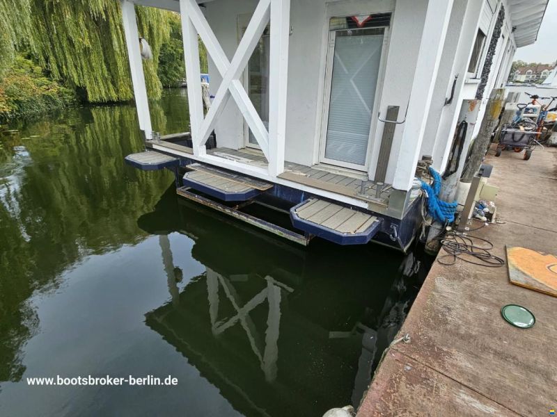 Floating Home Gabriella HBO 103