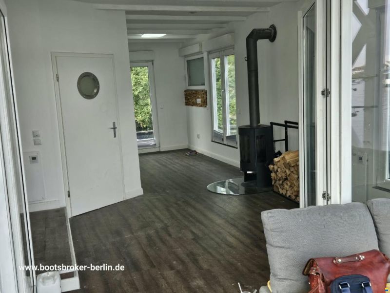 Floating Home Gabriella HBO 103