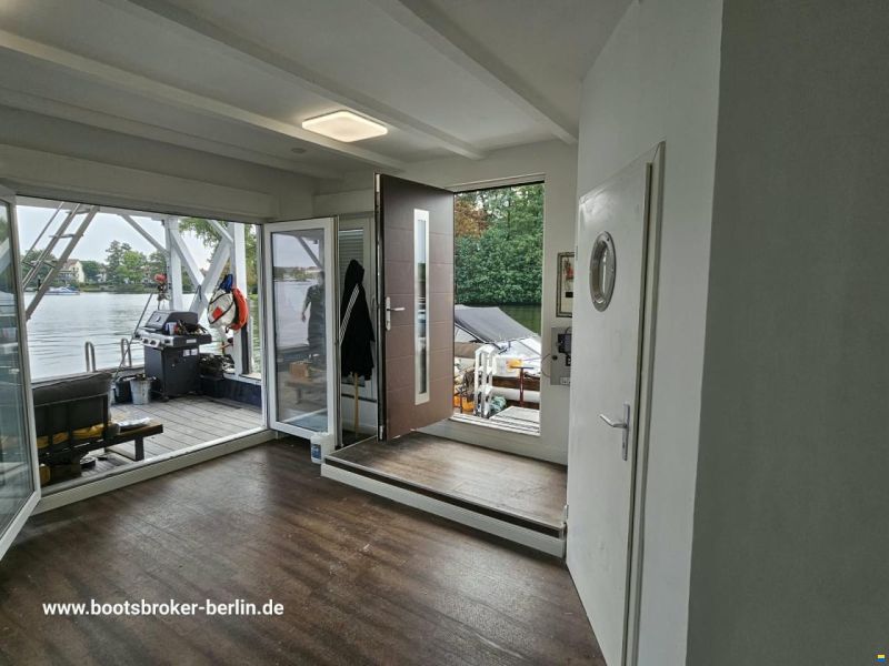 Floating Home Gabriella HBO 103