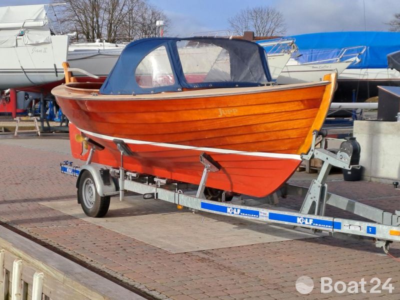Tuckerboot