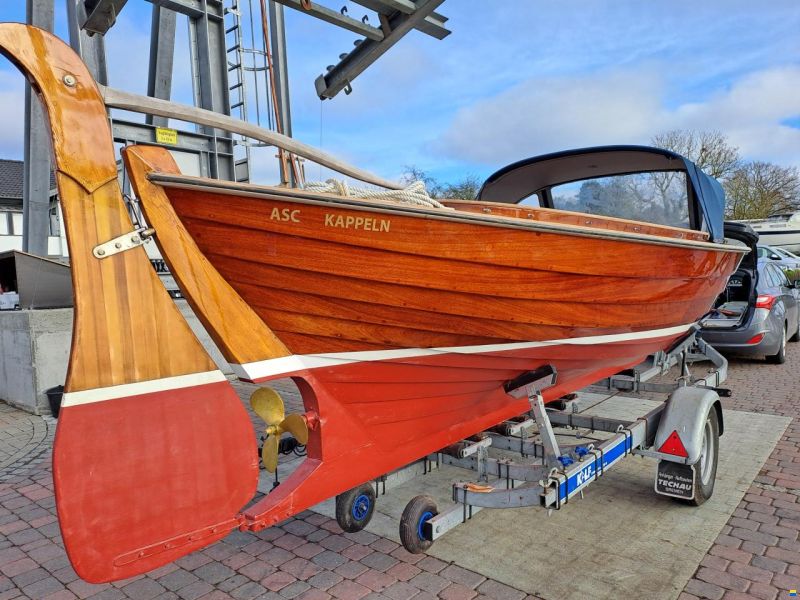 Tuckerboot