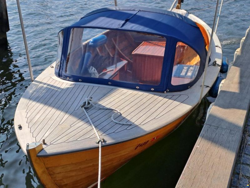 Tuckerboot