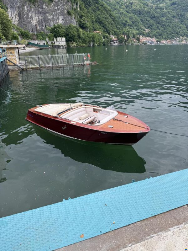 Boesch Acapulco 580 Runabout