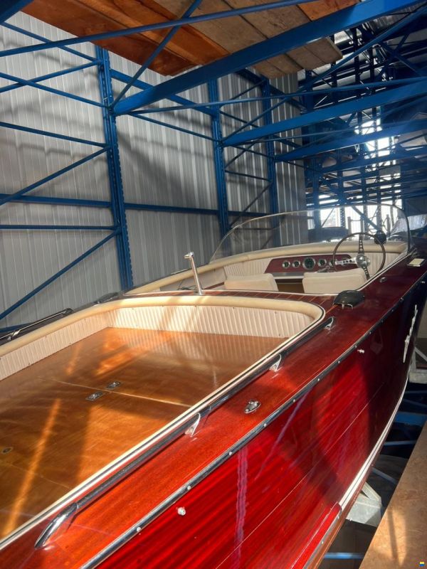 Boesch Acapulco 580 Runabout