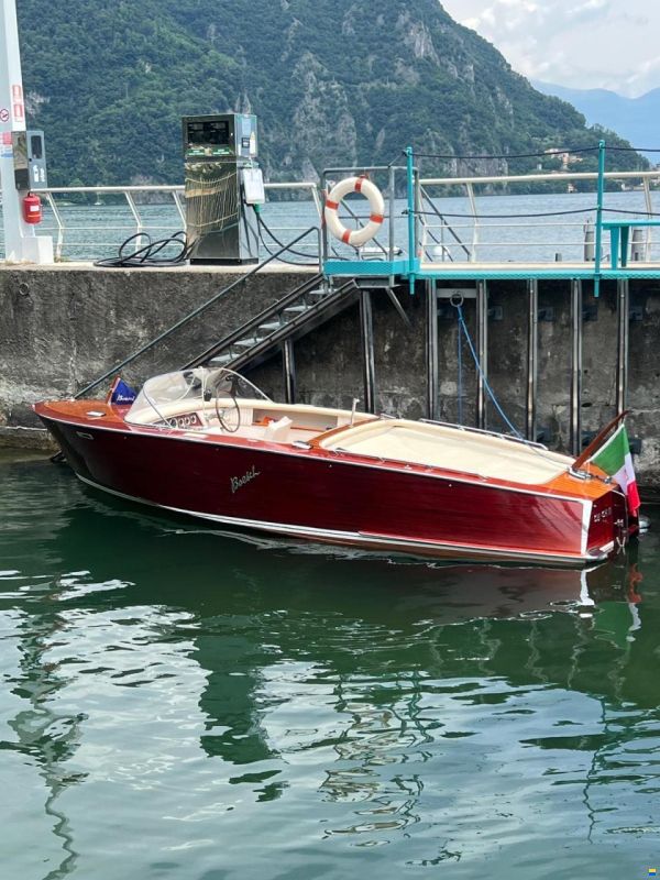 Boesch Acapulco 580 Runabout
