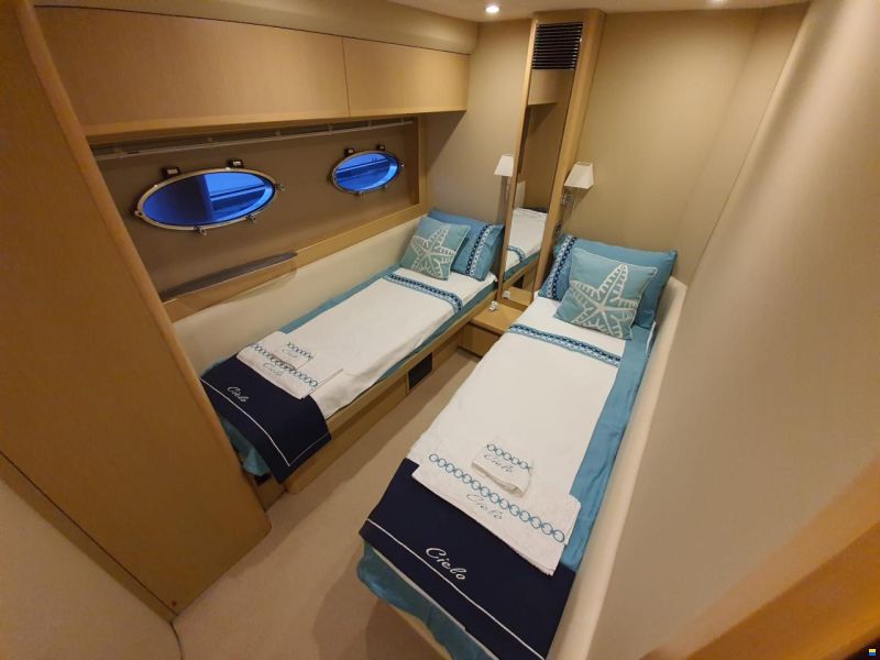 Princess Flybridge 54