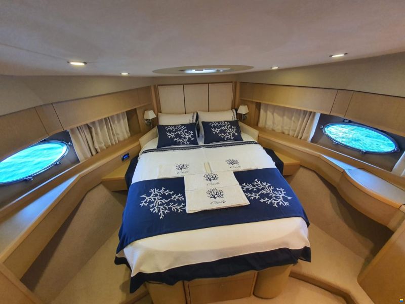 Princess Flybridge 54