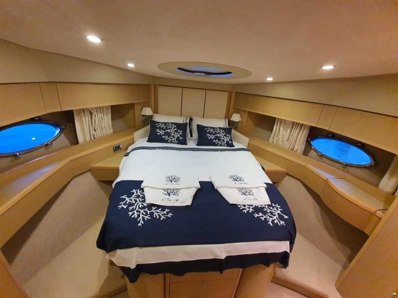 Princess Flybridge 54