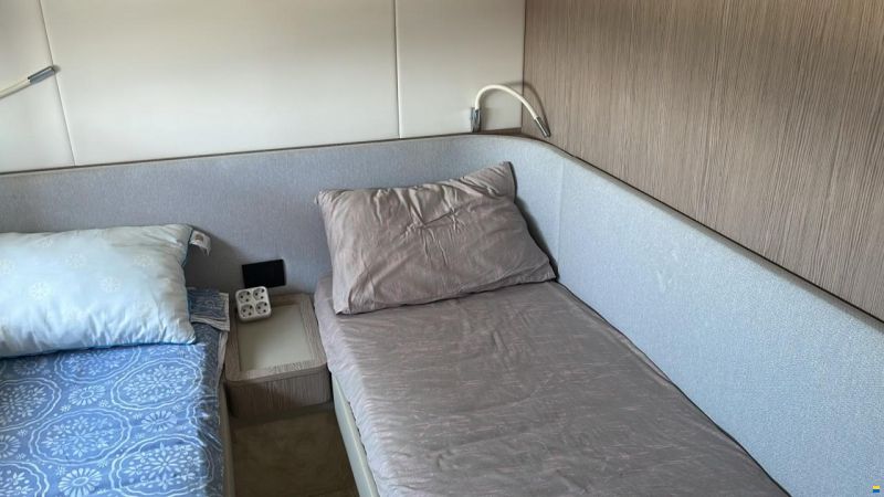 Azimut Flybridge 53