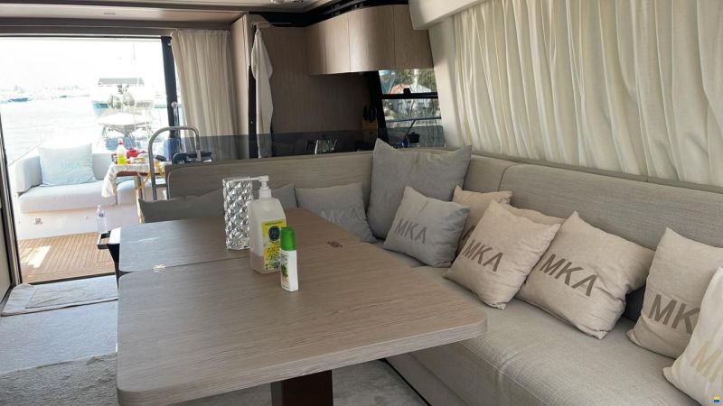 Azimut Flybridge 53