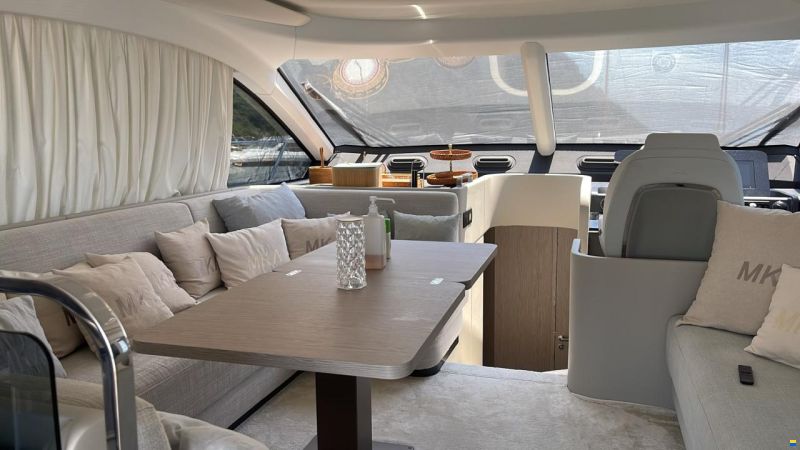 Azimut Flybridge 53