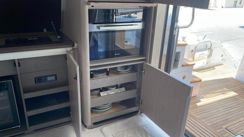 Azimut Flybridge 53