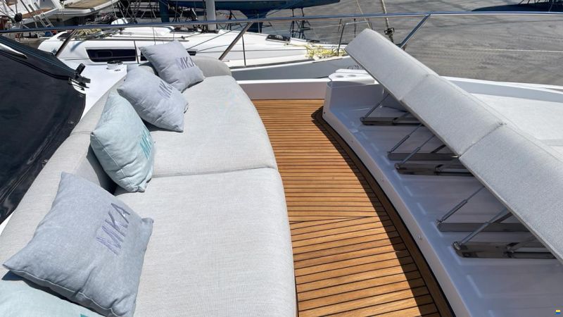 Azimut Flybridge 53