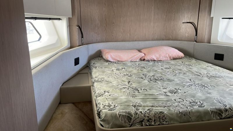 Azimut Flybridge 53