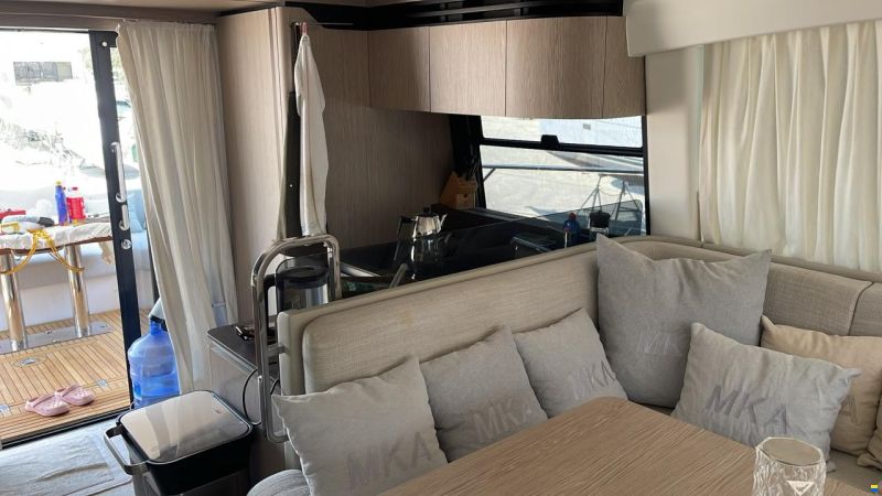 Azimut Flybridge 53