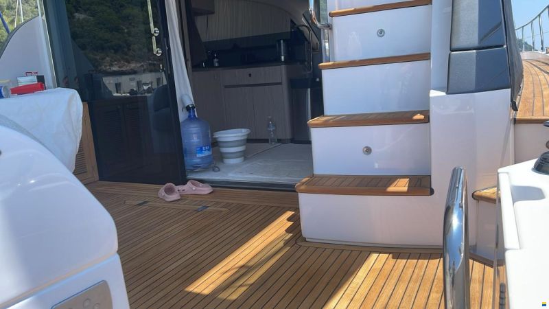 Azimut Flybridge 53