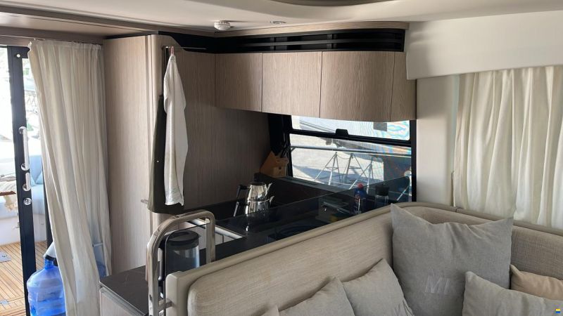 Azimut Flybridge 53