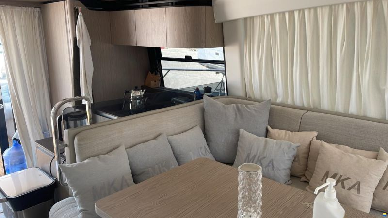 Azimut Flybridge 53