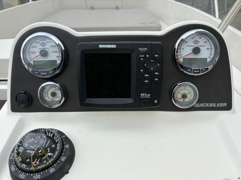 Quicksilver Active 675