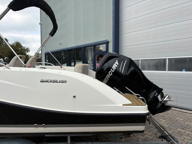 Quicksilver Active 675