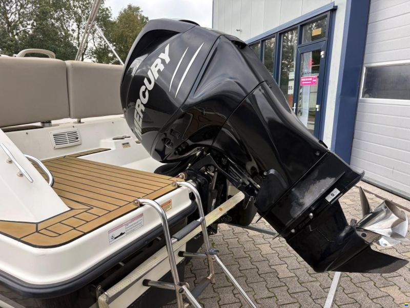 Quicksilver Active 675