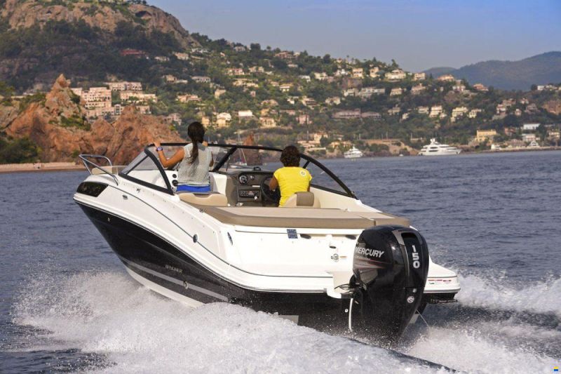 Bayliner VR5 Bowrider med 150 hk Mercury-EFI 3,0L