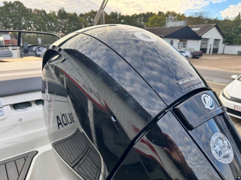 Bayliner VR5 Bowrider med 150 hk Mercury-EFI 3,0L