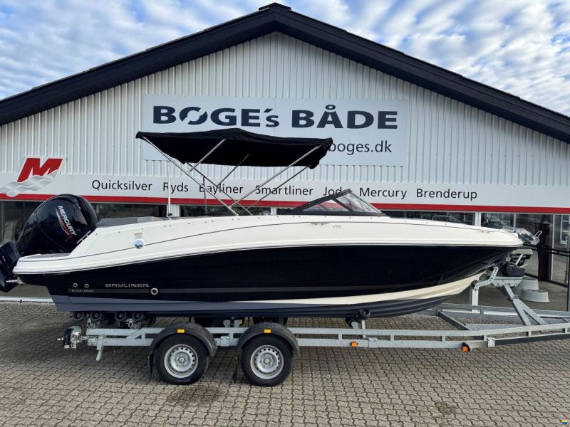 Bayliner VR5 Bowrider med 150 hk Mercury-EFI 3,0L